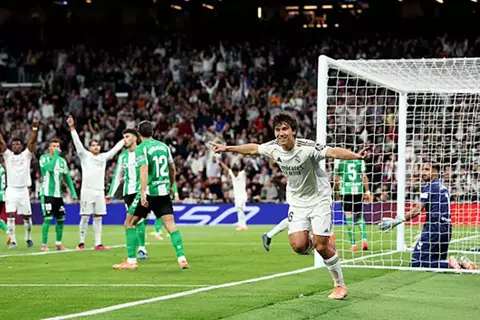 رغم غياب مبابي.. هاتريك جونزالو يقود ريال مدريد لاكتساح بيتيس بخماسية في الدوري